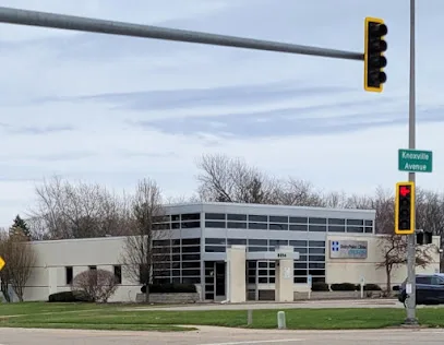 Carle Health Express Care Peoria on Knoxville primary photo