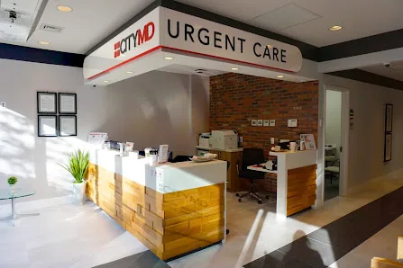 Urgent care clinic setting supporting on-site evaluation